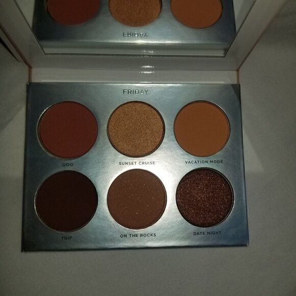 PÜR On Point Eyeshadow Palette - Friday - Picture 11 of 15
